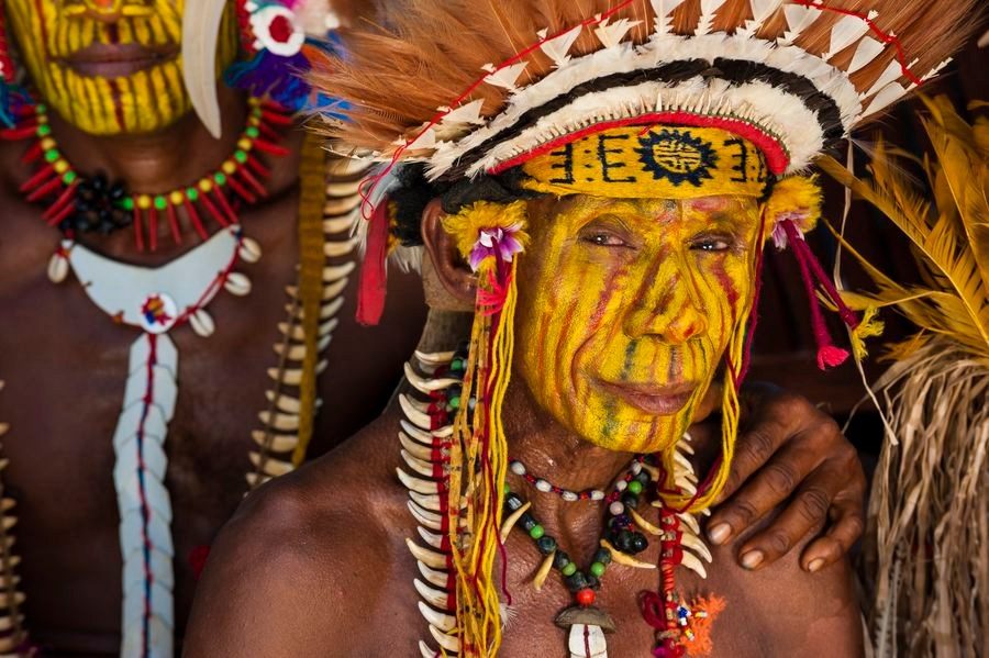 Highlands man with painted face and feather headdress