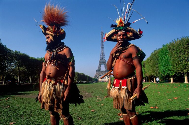 Reverse Exploration: two Papuans discover France